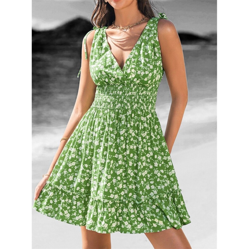 NWT Cupshe Sleeveless Wrap Dress Size Medium Floral Green Rayon Beach Summer